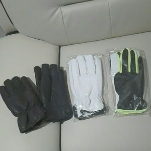 3 pairs of work gloves